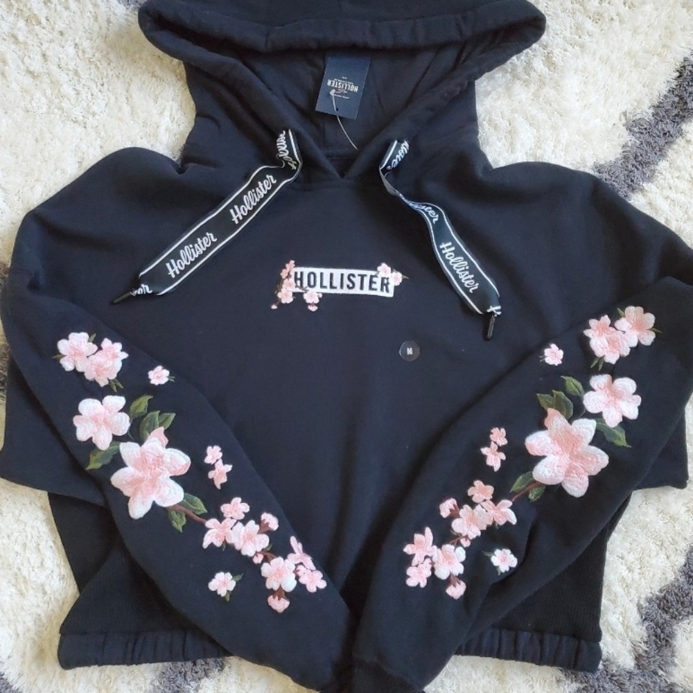 Hollister embroidered floral cropped sweatshirt